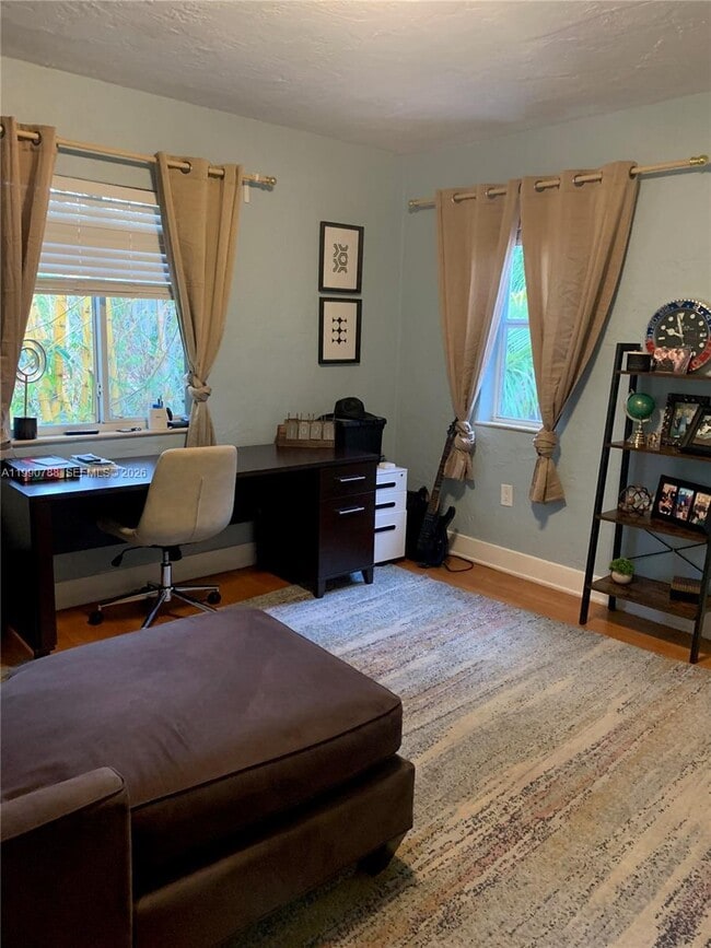 Building Photo - 329 W 28th St