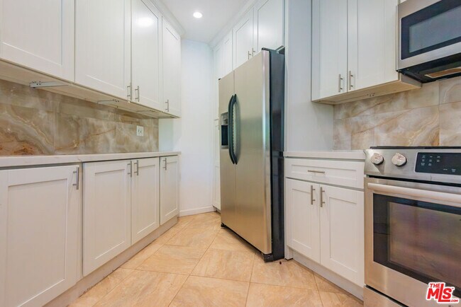 Building Photo - 458 N Oakhurst Dr