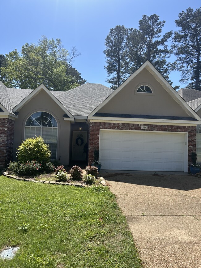 Primary Photo - 516 Bay Pointe Dr