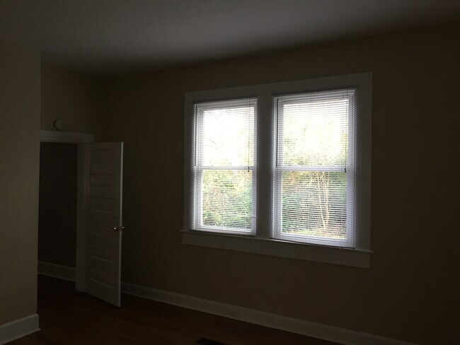 Building Photo - 27 Hemlock Dr