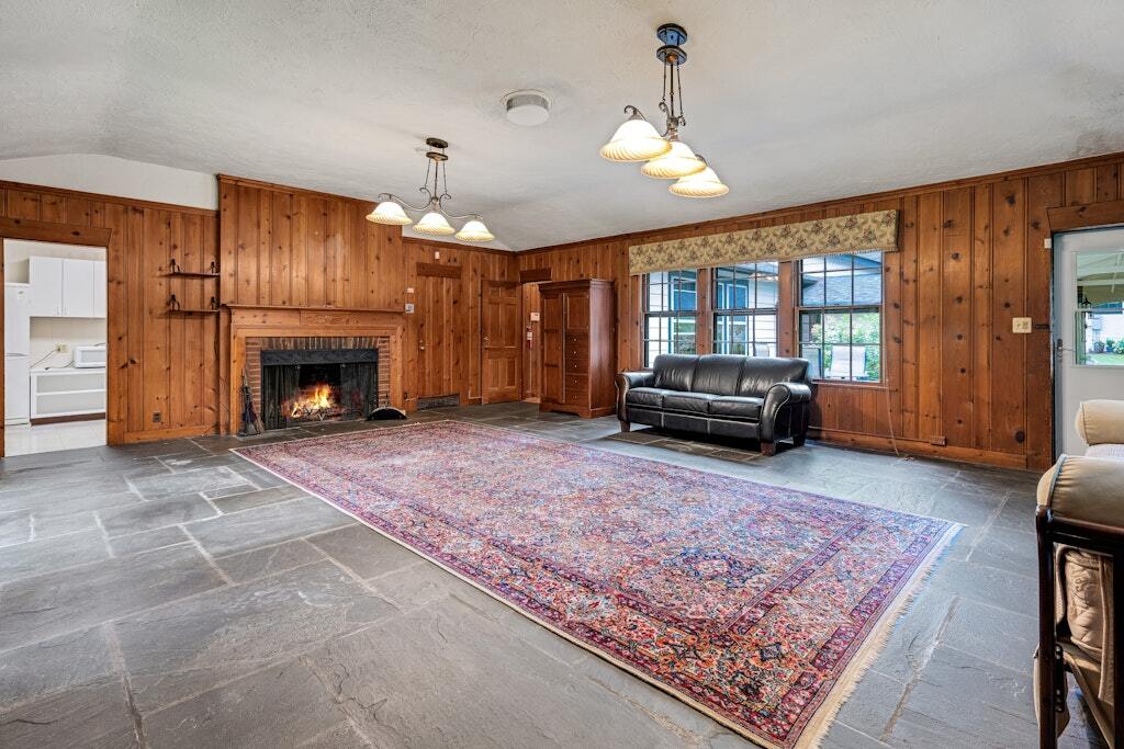 Living Room - 82 Winsor Pl