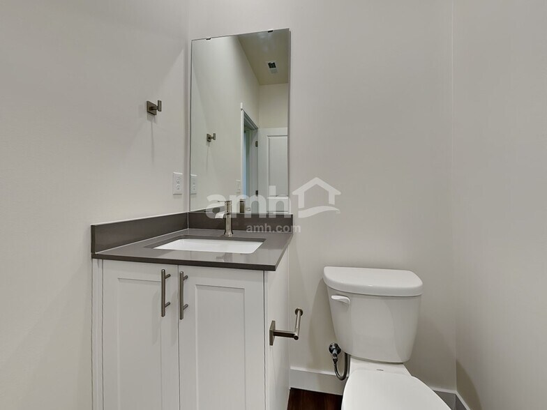 Building Photo - 7814 Verona Lp SW