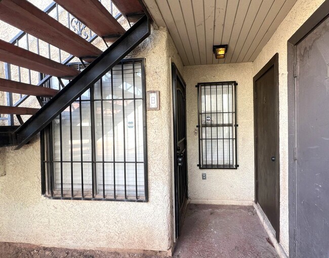 Building Photo - Recently remodeled 2-bed, 2-bath unit for rent in North Las Vegas!