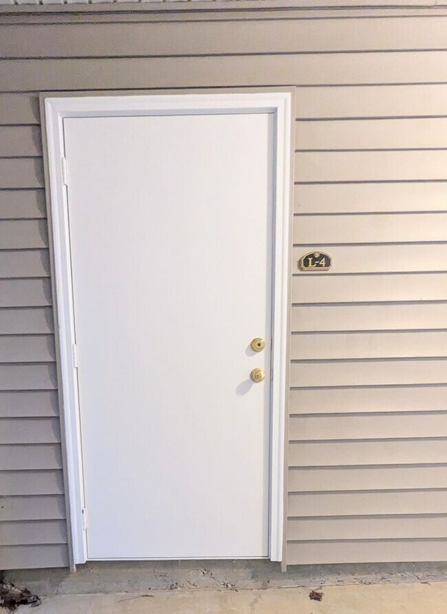 Building Photo - Ground Level 2-bed, 2-bath Condo in Provid...