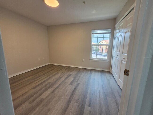 Building Photo - 5483 Vineland Rd