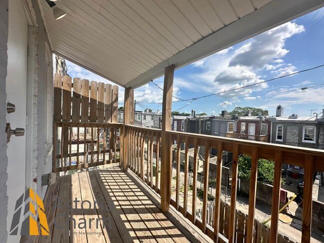 Building Photo - Updated 2 Bedroom 1.5 Bath Home with Deck,...