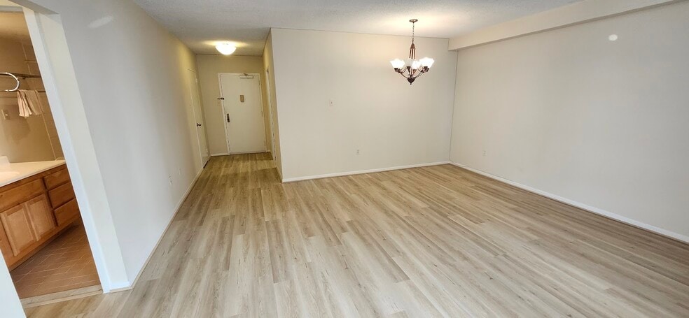 Dining Room - 3705 S George Mason Dr