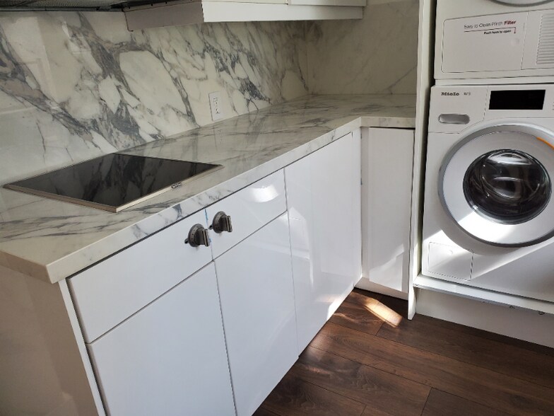 Primary Photo - 3004 Kelton Ave