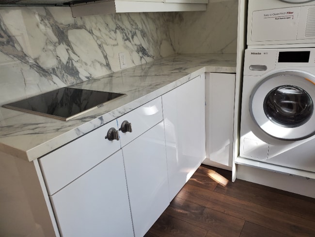 Building Photo - 3004 Kelton Ave