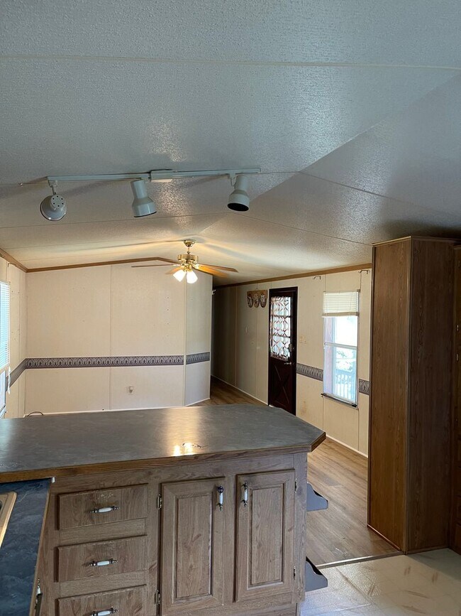 Building Photo - 3 bedroom home Fayetville PA!