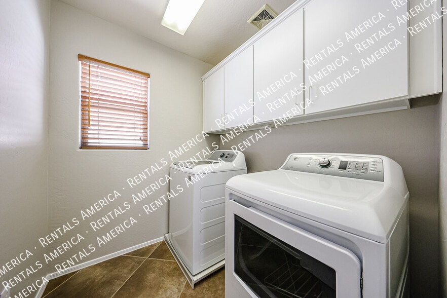 Building Photo - 3751 Desert Creek Ln