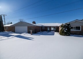 Building Photo - 504 Burgess Dr