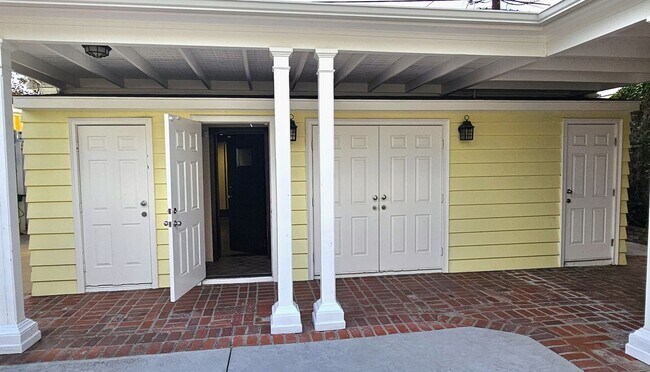 Building Photo - Stunning 3 Bedrooms, 2 Baths Valley Village home with detached, private Recording Studio