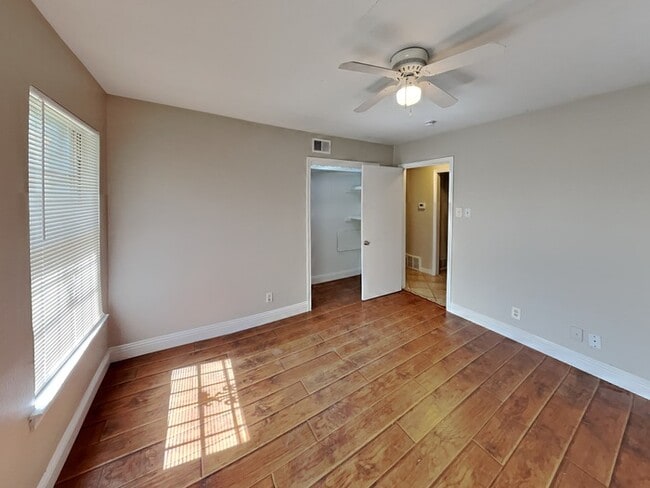Building Photo - No Application Fee* Plus $250 Off First 2 ...