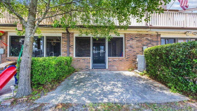 Building Photo - 414 Garden Dr