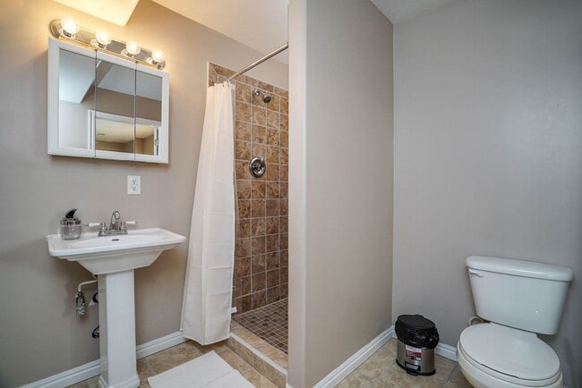 Building Photo - Beautiful 4 Bed, 3.5 Bath in Clinton - Was...