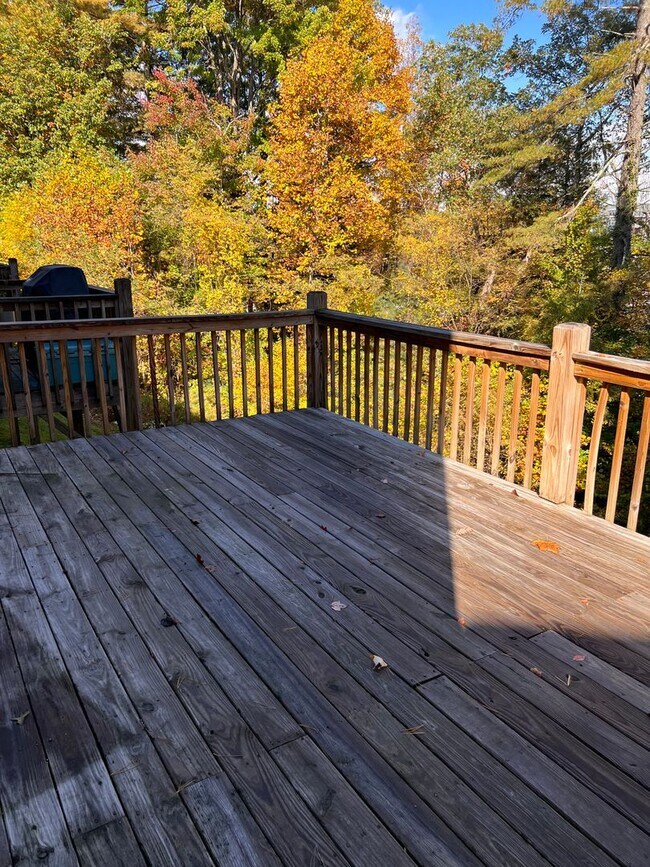 Building Photo - Convenient South Asheville two story, end ...