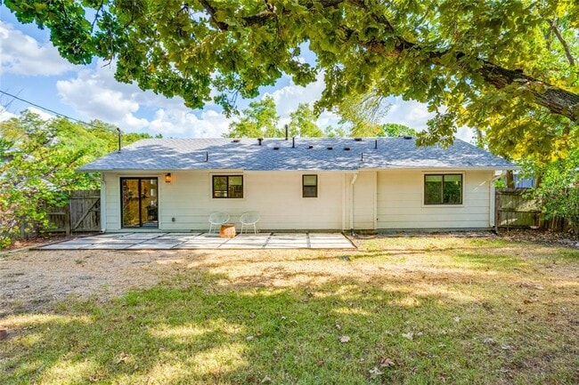 Building Photo - 2516 Friar Tuck Ln