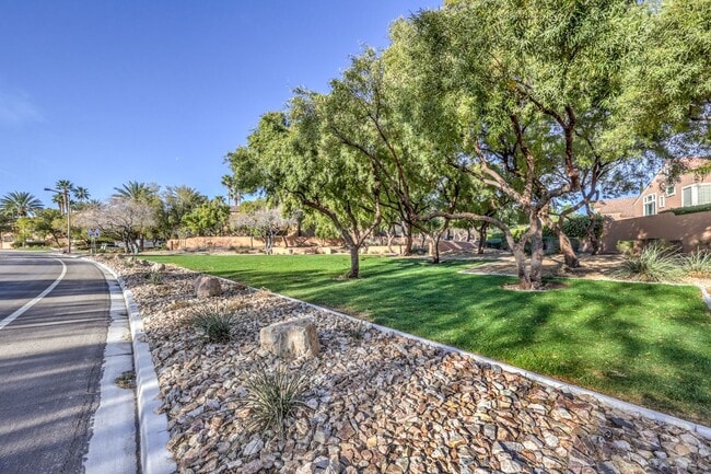 Building Photo - single story upgraded walking distance to park