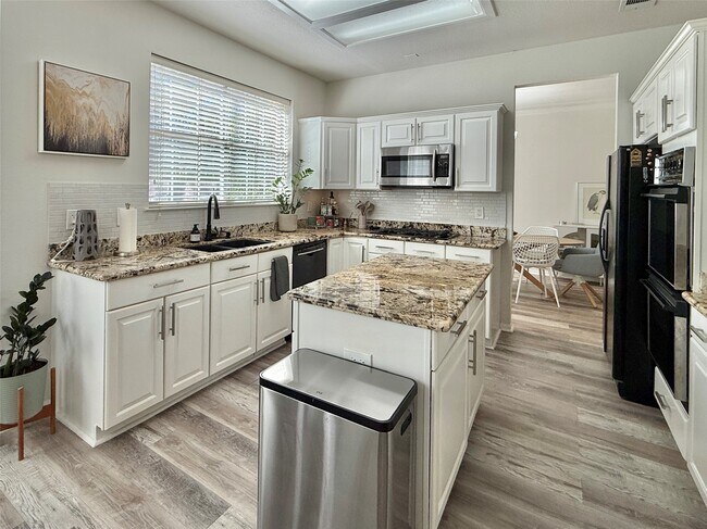 Building Photo - 2 Twin Feather Pl