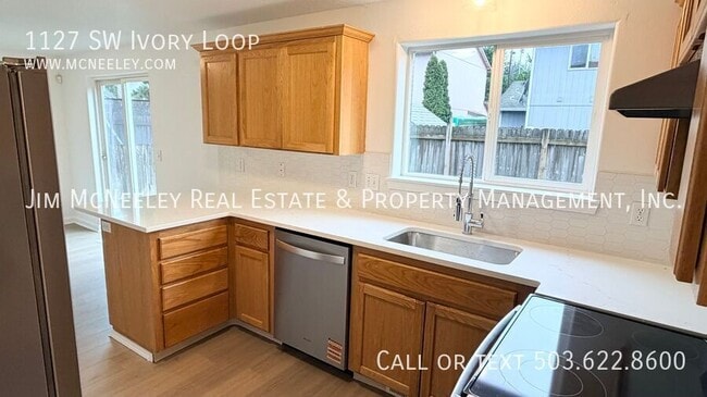 Building Photo - 1127 SW Ivory Loop