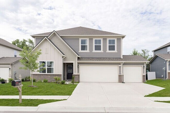 Primary Photo - Like New 5 Bedroom 3 Full Bath With Fenced...