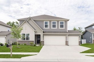 Building Photo - Like New 5 Bedroom 3 Full Bath With Fenced...