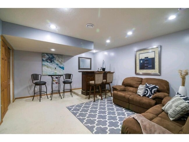 Building Photo - 15208 Florist Cir