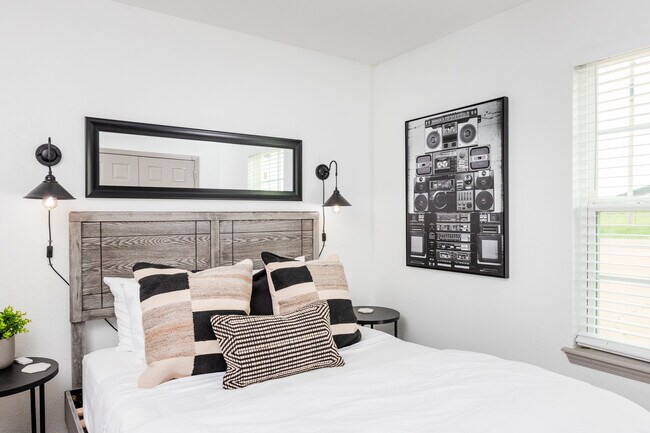 Building Photo - 1975 W Deane St