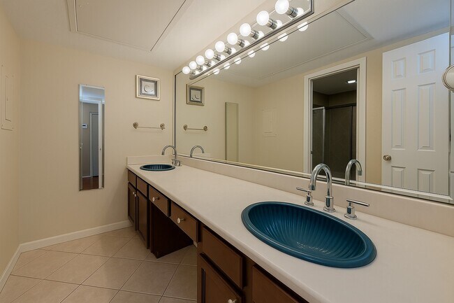 Building Photo - 1311 Antoine Dr