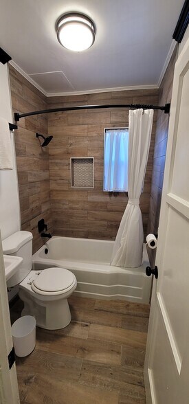 Building Photo - 2016 W 35th St