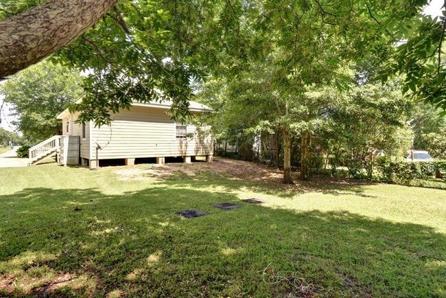 Building Photo - 719 42nd Ave