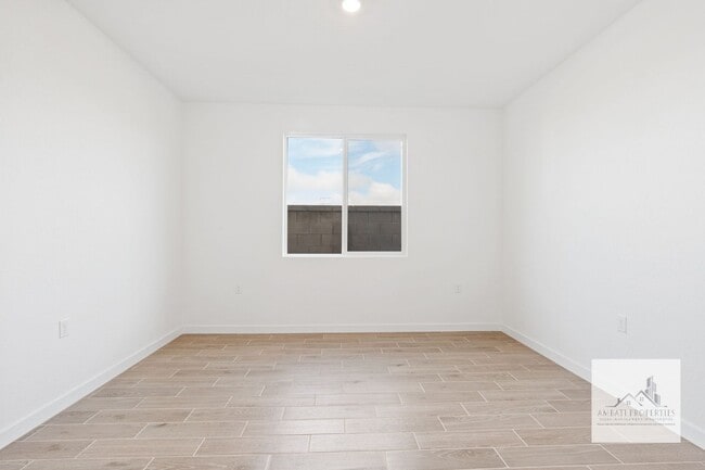 Building Photo - Brand New Five Bedroom Lennar Home with Solar in Clovis!