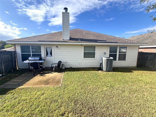 Building Photo - 1923 Pin Oak Ln