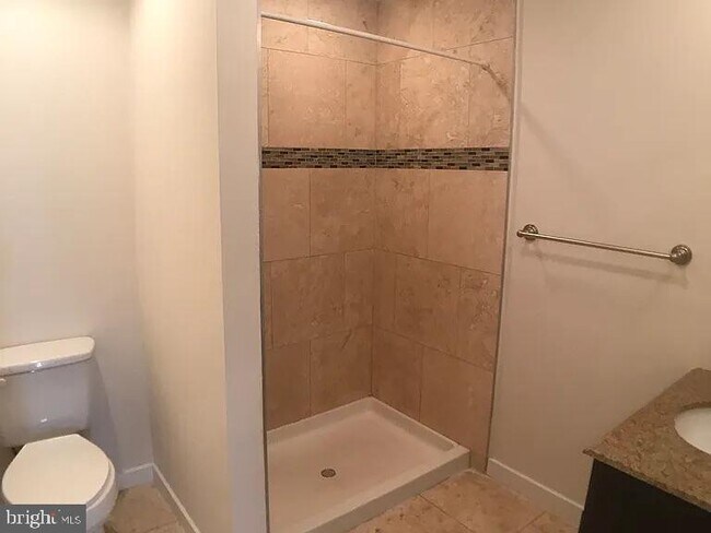 Building Photo - 2631 W Girard Ave