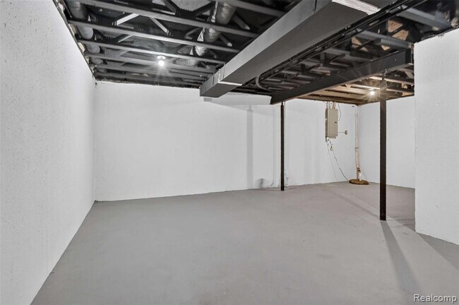 Building Photo - 221 Tucker St