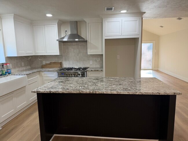 Building Photo - 70 Brookflower Rd