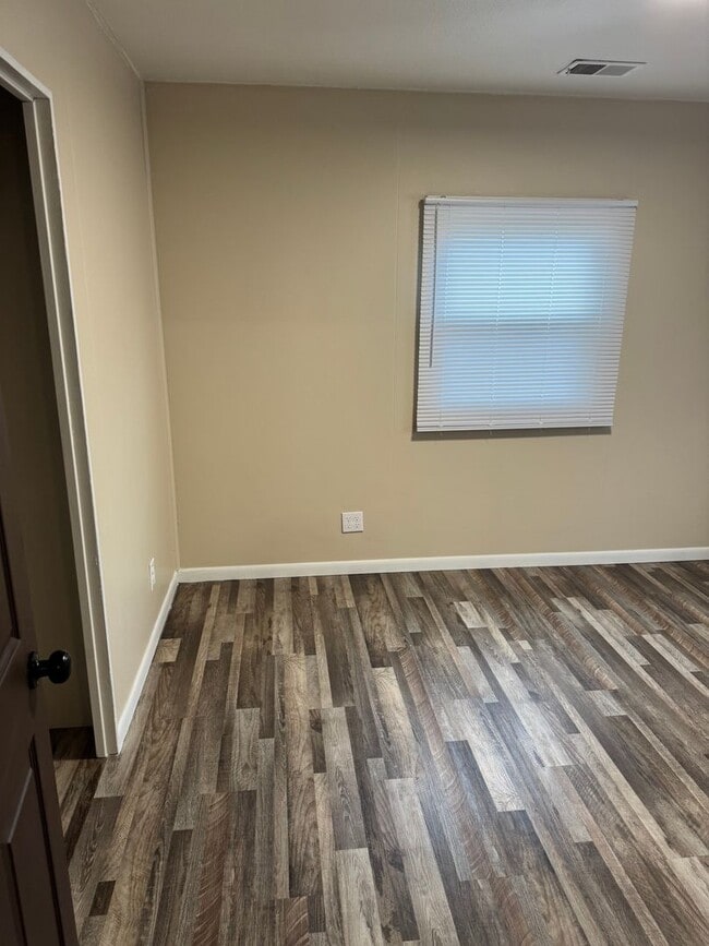 Building Photo - Newly remodeled 2 bedroom home