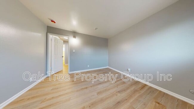 Building Photo - 418 6th St