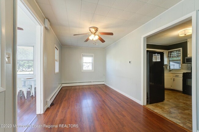 Building Photo - 446 E Arverne Ave