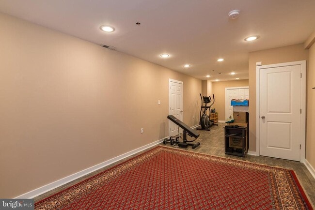 Building Photo - 2029 E Huntingdon St