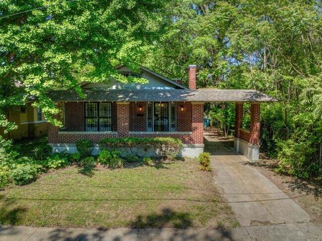 Building Photo - Updated 3 bed/1 bath - walk to Crosstown Concourse