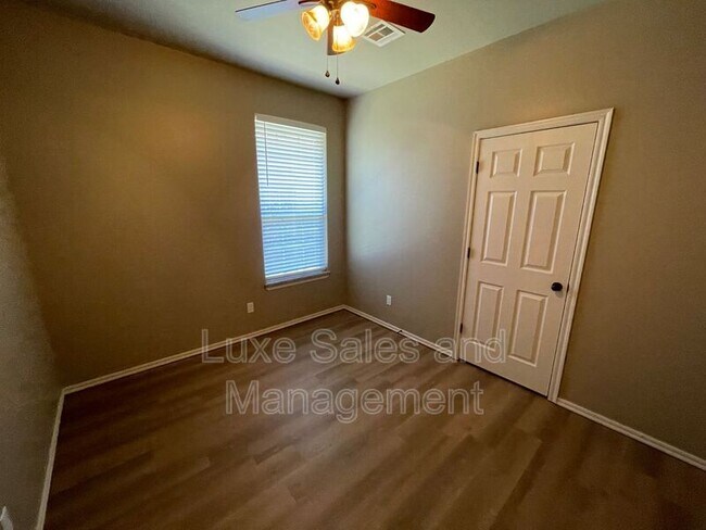 Building Photo - 1317 Garden Gate Dr