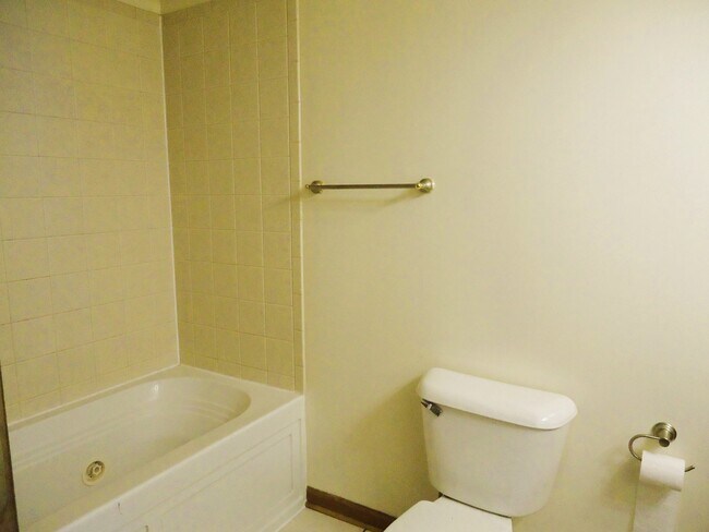 Building Photo - 642 Diamond Pointe Dr