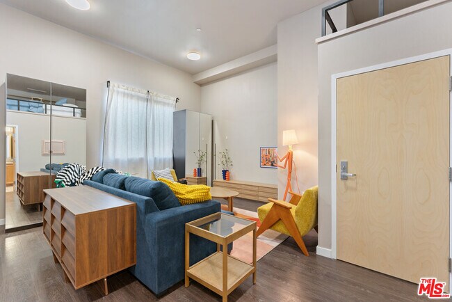 Building Photo - 630 W 28th St