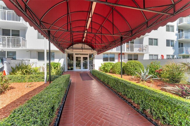 Building Photo - 1251 NE 108th St