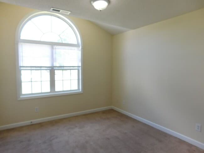 Building Photo - 113 Fairmount Way