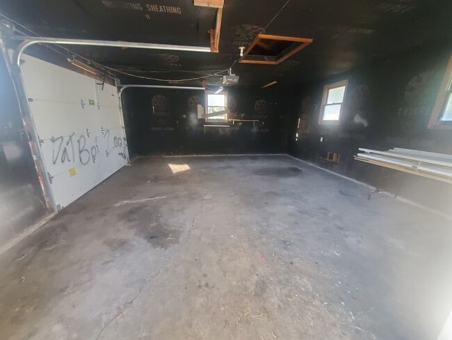 Building Photo - Recently Renovated