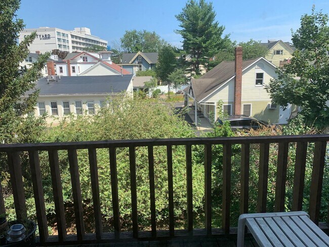 Building Photo - 7 University Pl