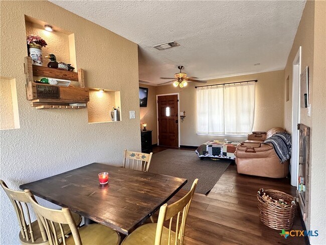 Building Photo - 421 Broadway St